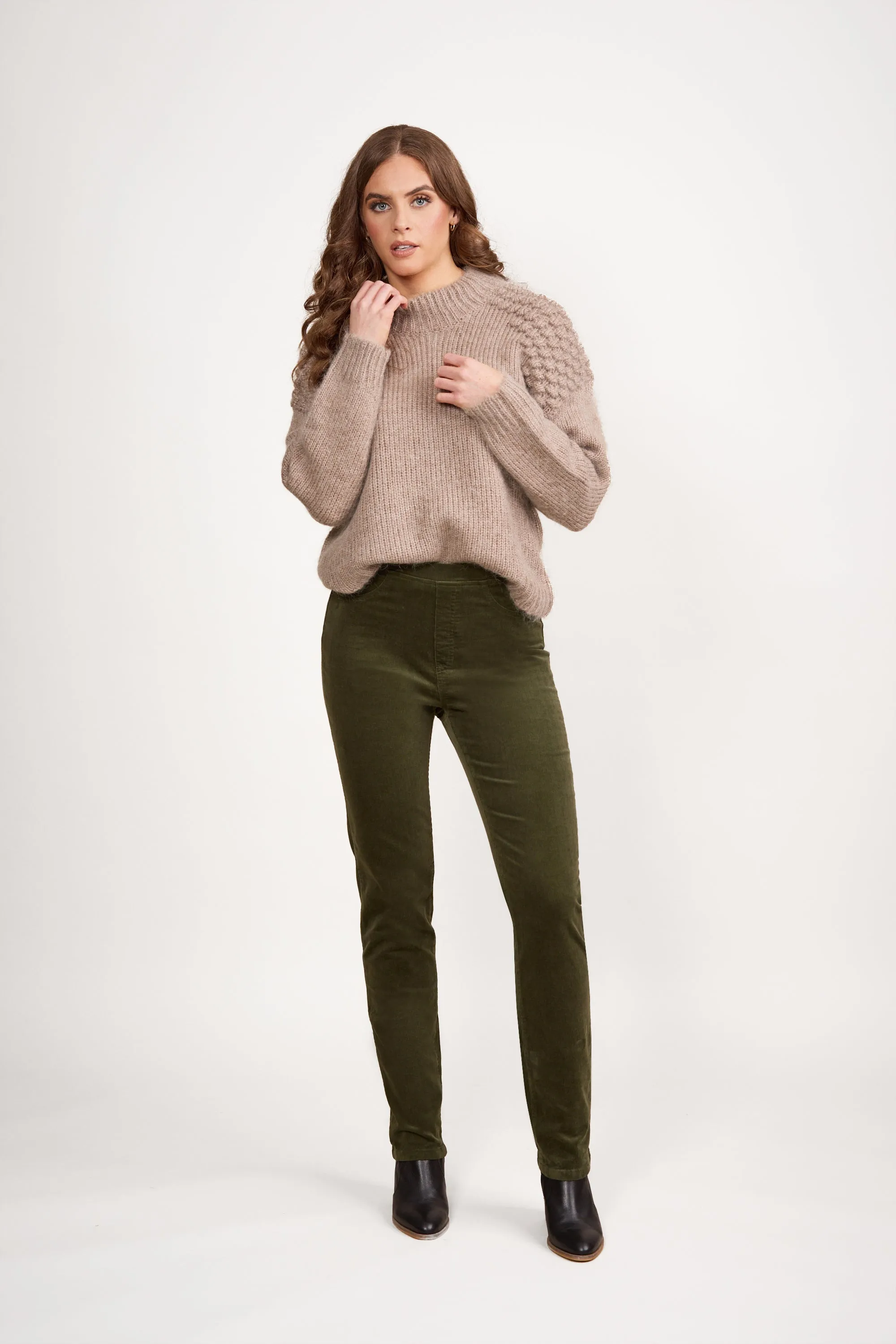 234M slim leg pinwale cord pant