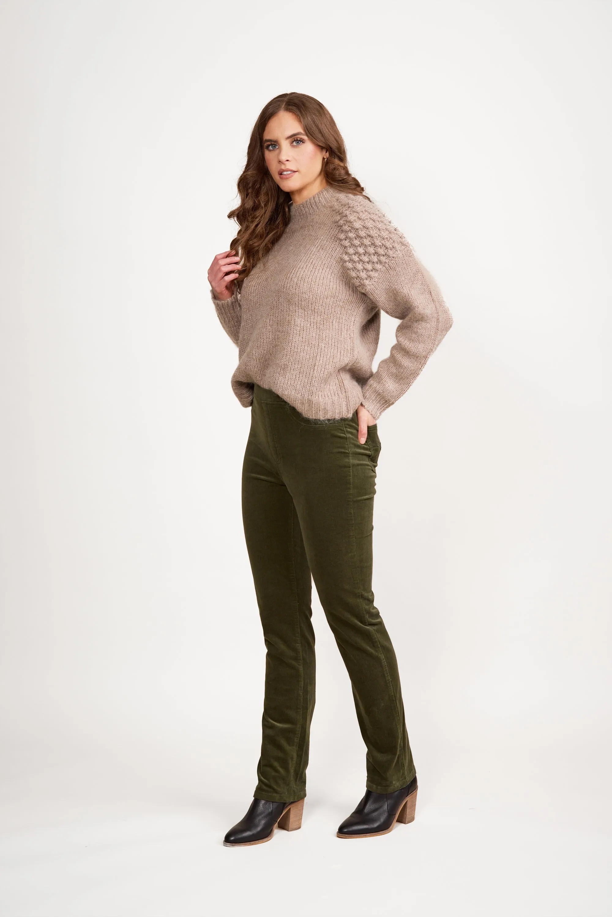234M slim leg pinwale cord pant