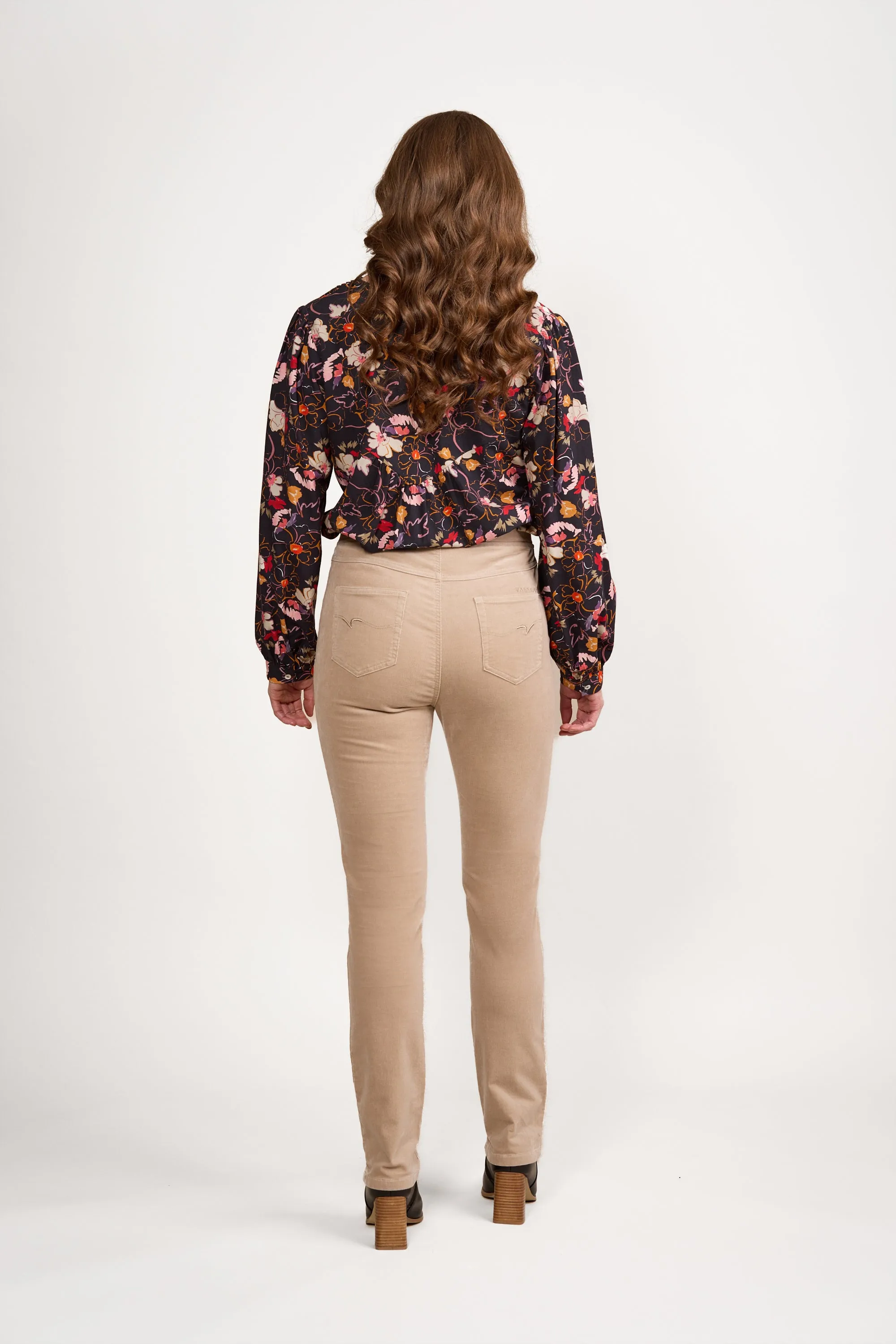 234M slim leg pinwale cord pant