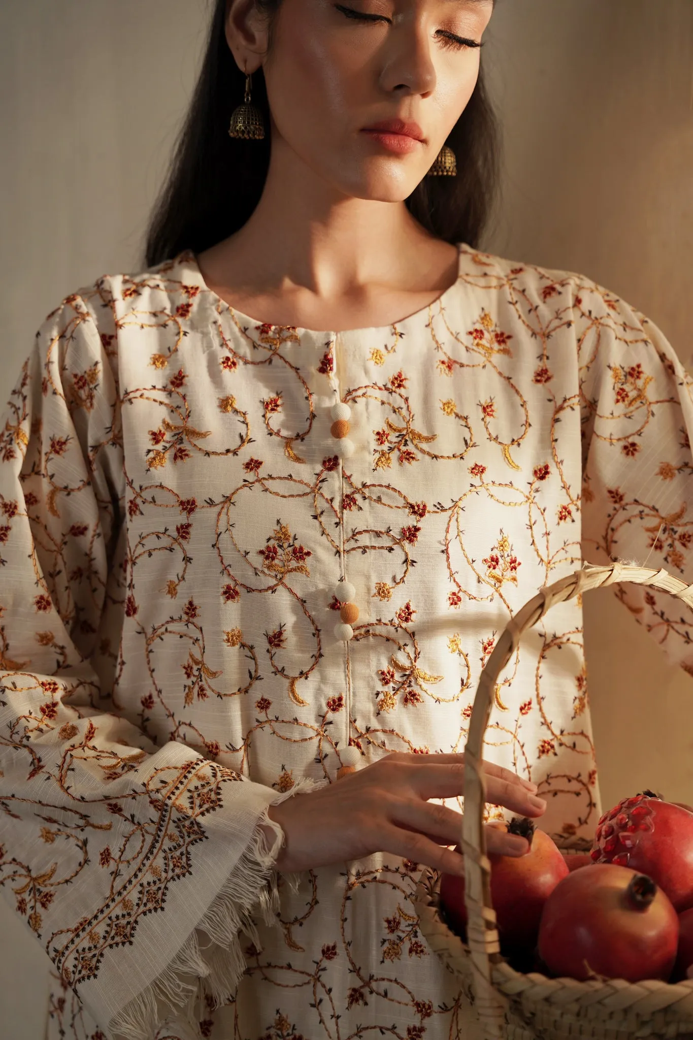 40% OFF IVORY KASHMIRI EMBROIDERED TWO PIECE SET (NPA2-23325)