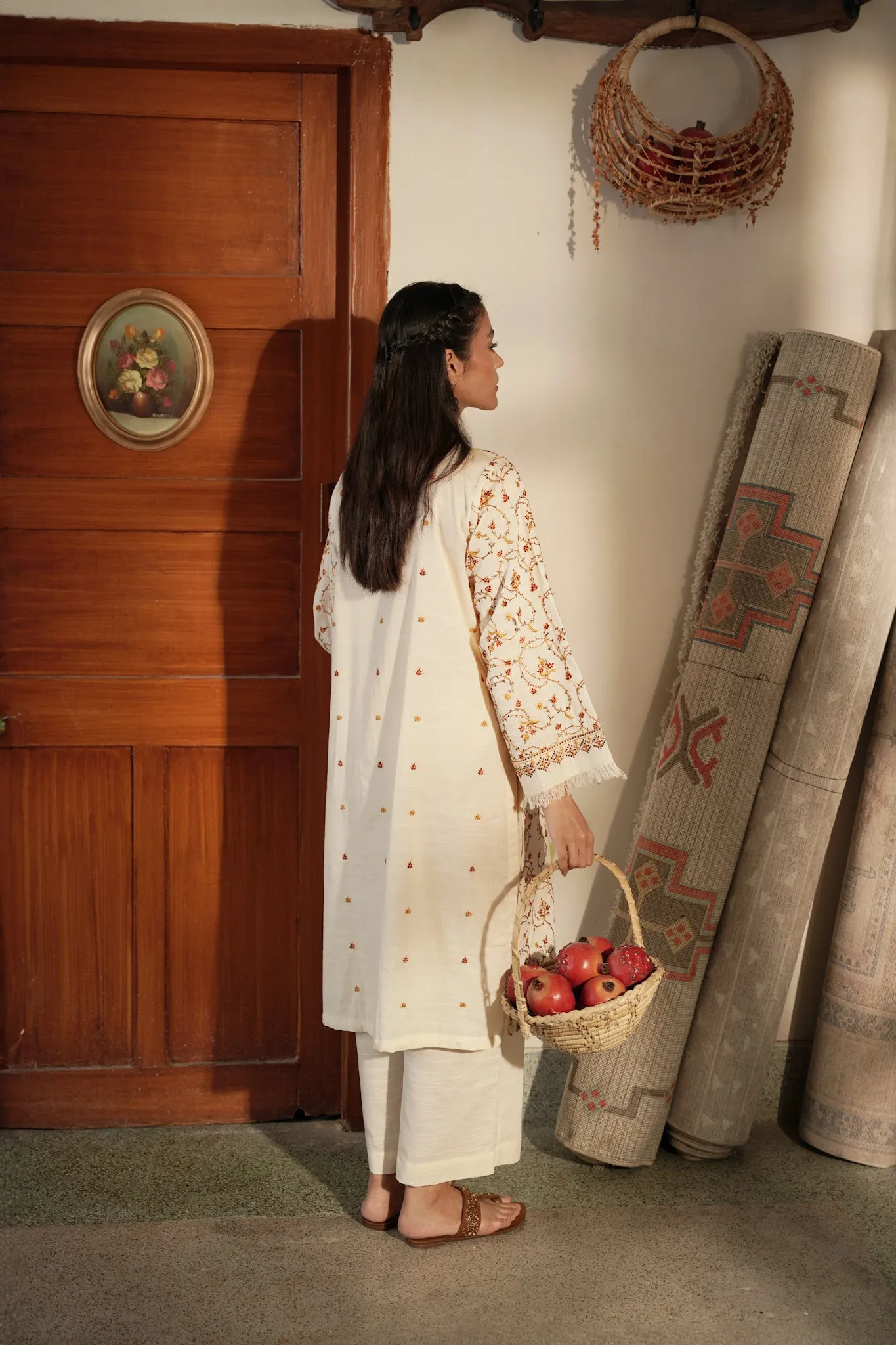 40% OFF IVORY KASHMIRI EMBROIDERED TWO PIECE SET (NPA2-23325)