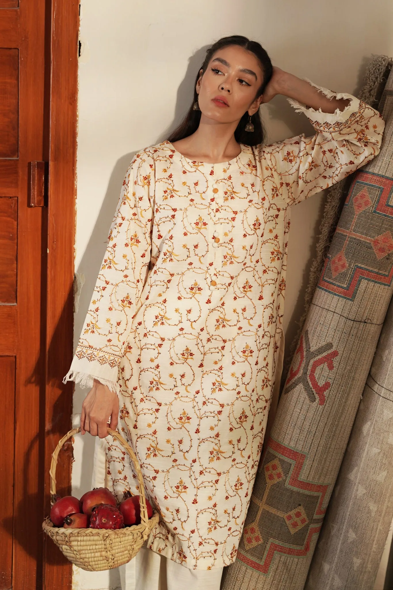 40% OFF IVORY KASHMIRI EMBROIDERED TWO PIECE SET (NPA2-23325)